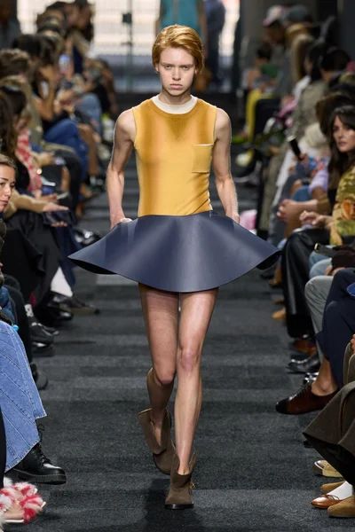 Look 18